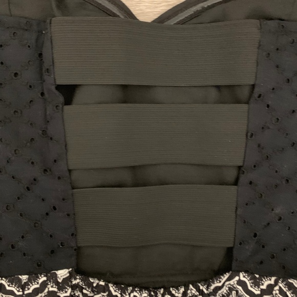 Kendall & Kylie Black and White Fit and Flare Top - Picture 5 of 6